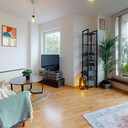 Cozy Hackney Apartment Лондон Екстериор снимка